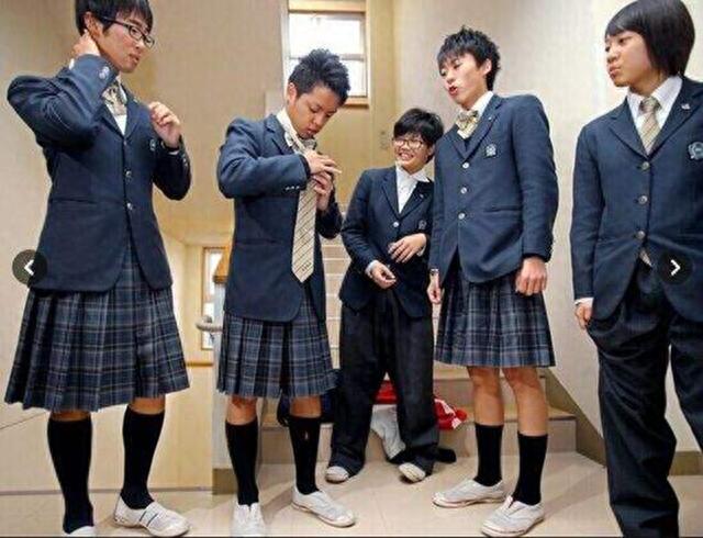 日本校服大改革，男穿裙女穿裤，网友：我华夏的麻袋服还是挺好的