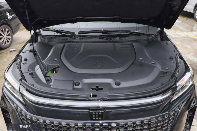 高效电混SUV二选一：蓝电E5对比欧尚Z6 iDD谁更好呢
