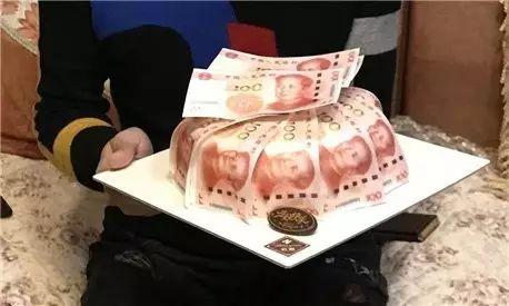 市场上惊现可以吃的“百元大钞”律师：涉嫌违法！