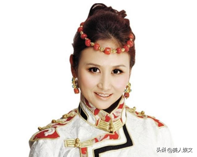 盘点来自藏族的10位美女明星，个个人美歌甜，异域性感风情迷人