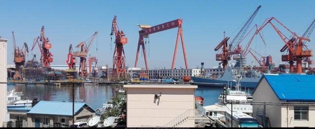 中国两大航母造船厂对比，大连船厂和江南船厂，综合实力谁能更强