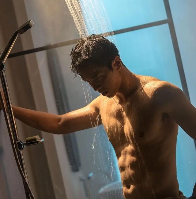 韩国男星李昇基，韩国娱乐圈的宝藏男孩