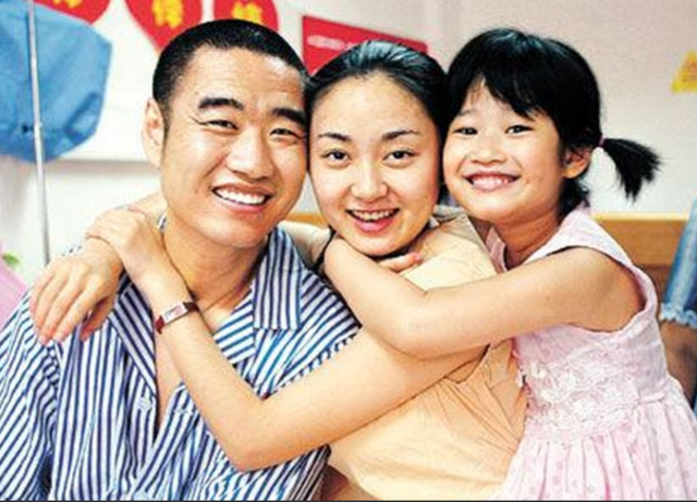 感动中国歌手丛飞：一生捐300多万却死于患癌，妻子也惨死高速上