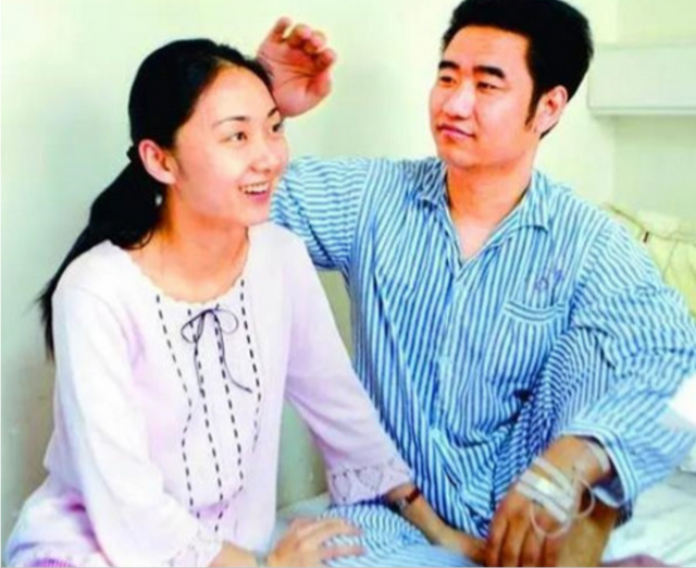 感动中国歌手丛飞：一生捐300多万却死于患癌，妻子也惨死高速上