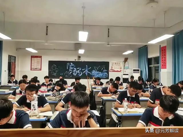 荒唐!15岁学生想小便,被班主任罚站憋着,称想尿尿先开医院证明