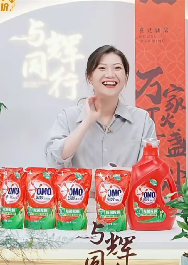 美女猴盼盼!一上播就自我介绍:大家好,我是与辉同行的猴