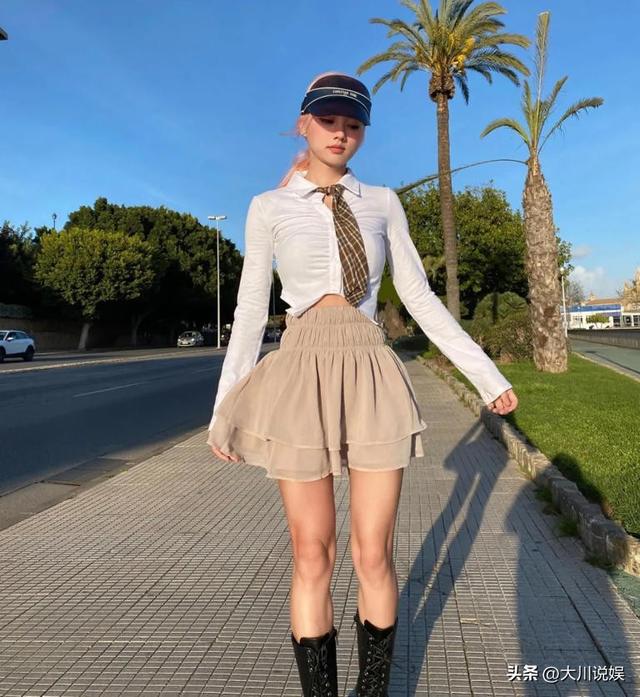 顶级模特Vyvan Le!混血华裔美女坐拥百万粉丝,身材火辣超有料!