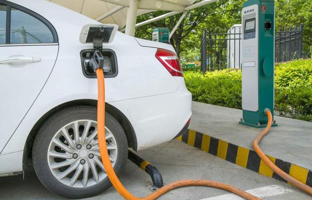 官方出手!今日起,郑州车主可申领车辆报废换新补贴:最高1.5万