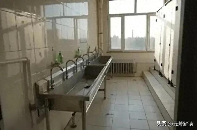 荒唐!15岁学生想小便,被班主任罚站憋着,称想尿尿先开医院证明