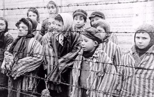 纳粹集中营中,让人害怕的不是男士兵,而是那些看似柔弱的女护士