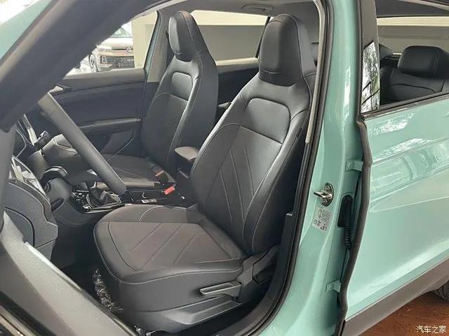 途岳新锐:熏黑进气格栅+熏黑轮圈 年轻人买车别只看HR-V、锋兰达