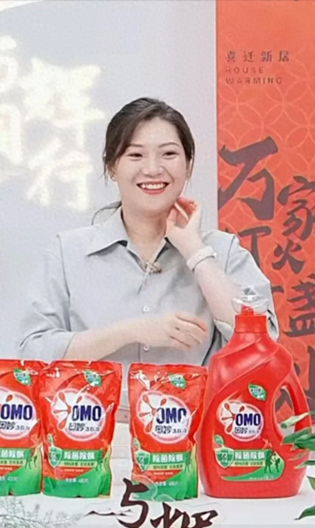 美女猴盼盼!一上播就自我介绍:大家好,我是与辉同行的猴