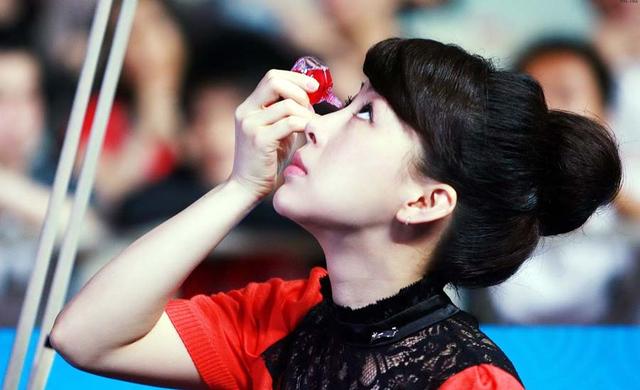 桌子旁的美女,世界最美的台球女神