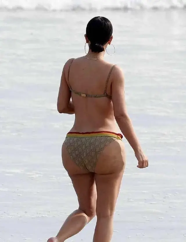 俄罗斯美女打屁股大赛,要有结实的臀部,网友:卡戴珊可以参赛