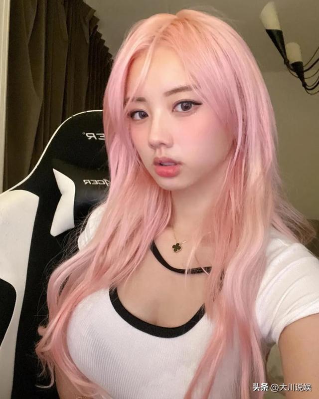 顶级模特Vyvan Le!混血华裔美女坐拥百万粉丝,身材火辣超有料!