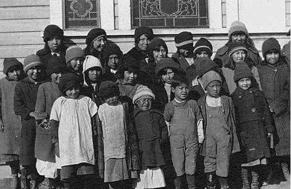 纳粹集中营中,让人害怕的不是男士兵,而是那些看似柔弱的女护士