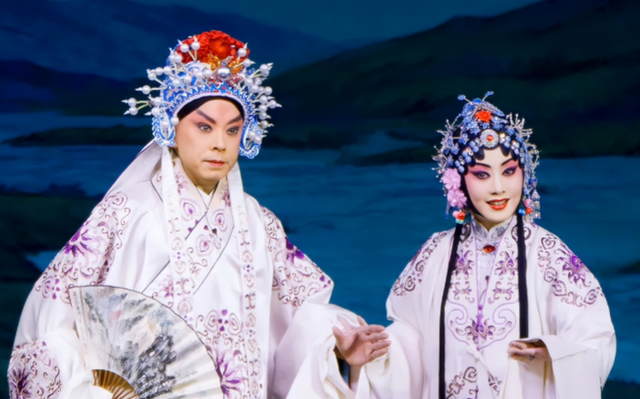 她是公认的京剧第一美女!到底有多美?这些戏服照,惊艳了全世界