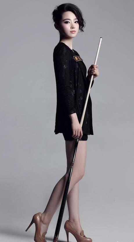 桌子旁的美女,世界最美的台球女神