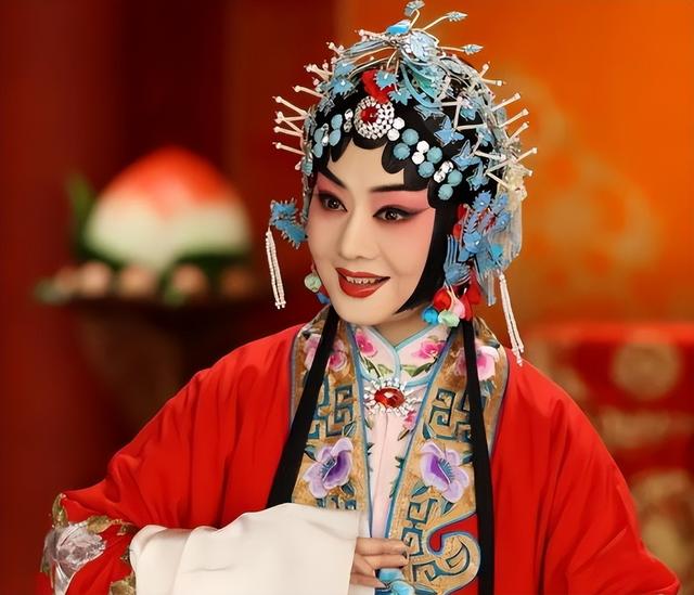 她是公认的京剧第一美女!到底有多美?这些戏服照,惊艳了全世界