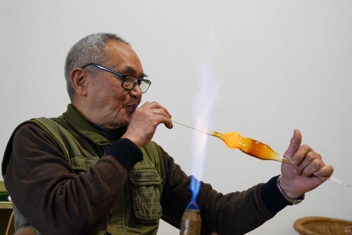 文化中国行·镜头里的非遗年|非遗灯会耀新春