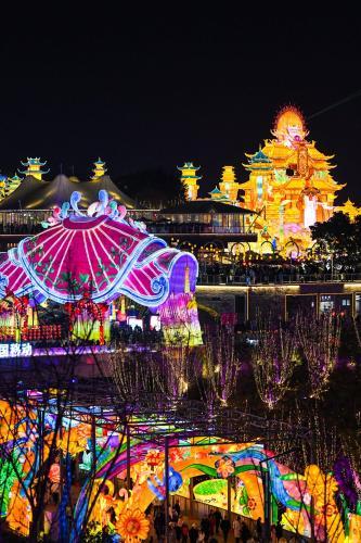 文化中国行·镜头里的非遗年|非遗灯会耀新春