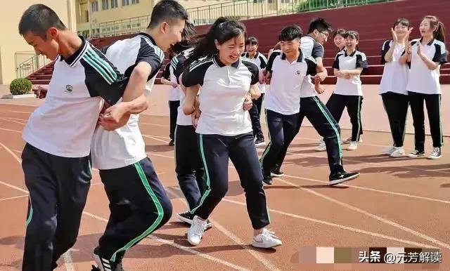 荒唐!15岁学生想小便,被班主任罚站憋着,称想尿尿先开医院证明