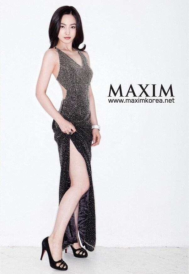 桌子旁的美女,世界最美的台球女神