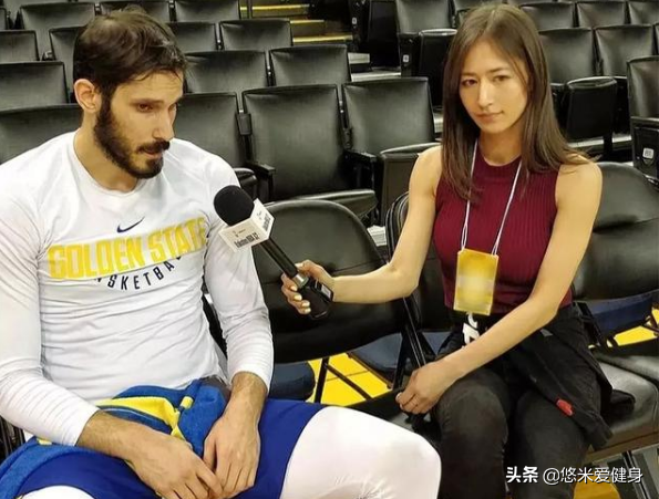 31岁混血美女宫河麻耶,拥有高挑纤细身材,4个动作练出完美翘臀