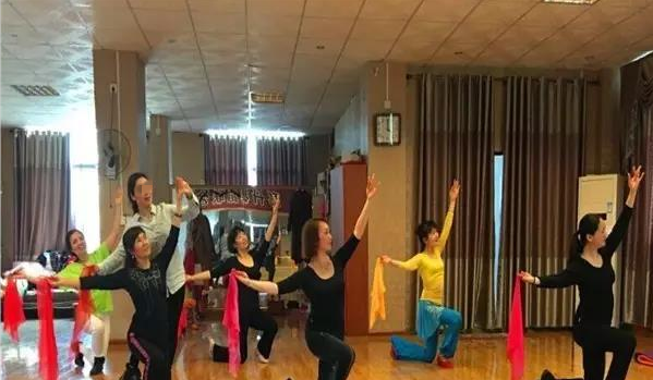 酒后?涉毒?湖南祁东39岁女副馆长疑非正常死亡,曾获评“最美湘女”