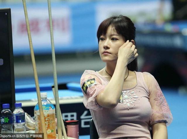 桌子旁的美女,世界最美的台球女神