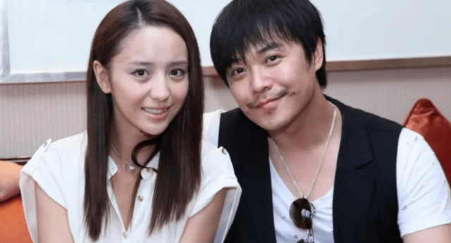 佟丽娅带儿子度假,9岁朵朵个头猛蹿瘦好多,可惜还是更像陈思诚