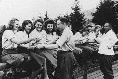 纳粹集中营中,让人害怕的不是男士兵,而是那些看似柔弱的女护士