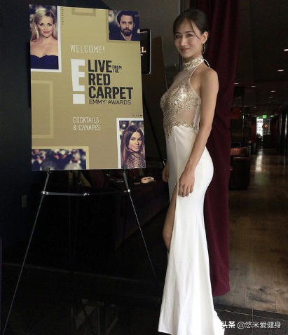 31岁混血美女宫河麻耶,拥有高挑纤细身材,4个动作练出完美翘臀