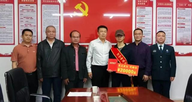 后续!白衣男拒绝流量!网友说要嫁给他!有人给他说媒,已有女友