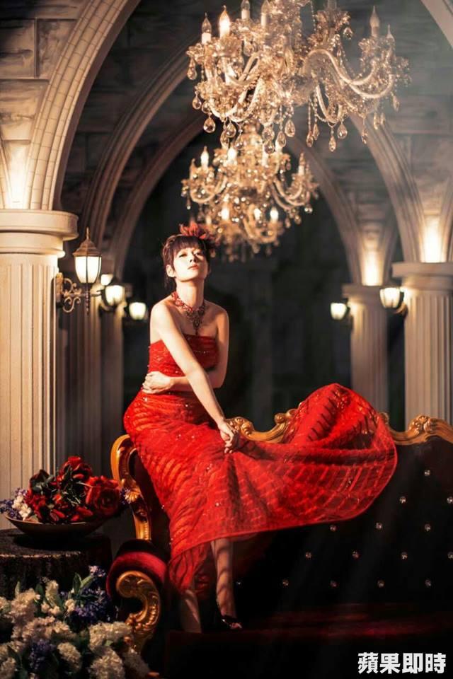 桌子旁的美女,世界最美的台球女神