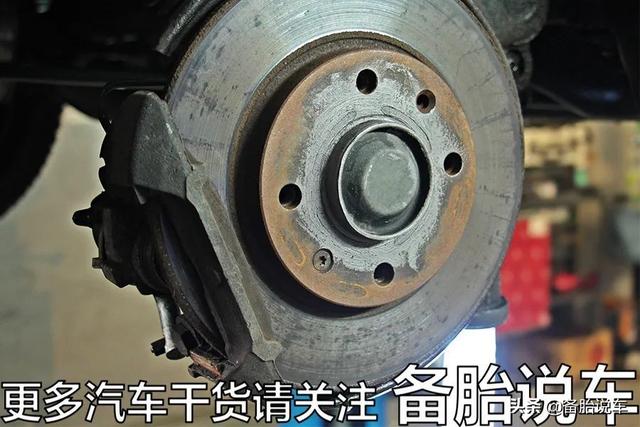 开车时刹车突然失灵,这几个操作能让你保命