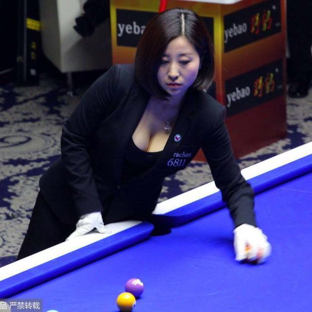 桌子旁的美女,世界最美的台球女神