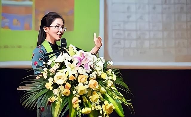 “旗袍女神”最美校长胡红梅:从天堂到地狱,只因“抄得太狠”