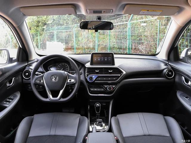 长安悦翔：空间够用油耗低，皮实耐用不爱坏，高配落地不到7万