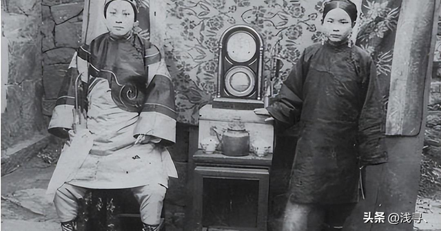 罕见照片:日本女人竟如此开放大胆,女学生脱光衣服全身赤裸上课