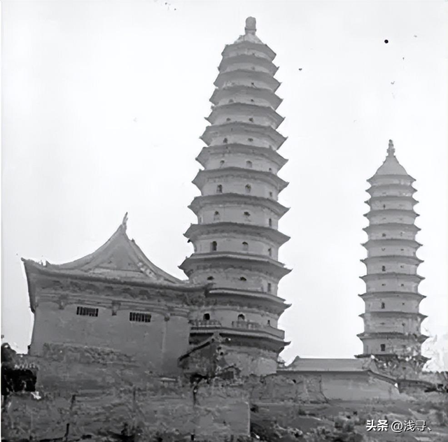 罕见照片:日本女人竟如此开放大胆,女学生脱光衣服全身赤裸上课