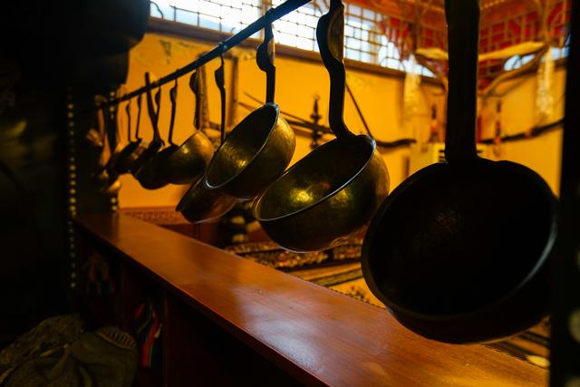 西藏旅游不可错过的藏式餐厅,品美食长见识,藏族美女能歌善舞