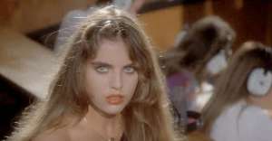 美女掉进大海(殿堂级铅黄电影：美女掉进地狱，被沦为转生容器)