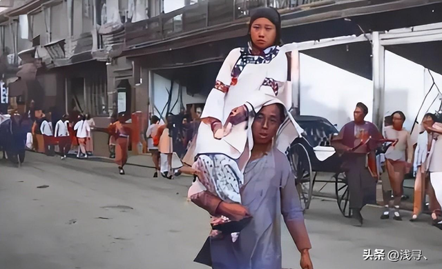 罕见照片:日本女人竟如此开放大胆,女学生脱光衣服全身赤裸上课