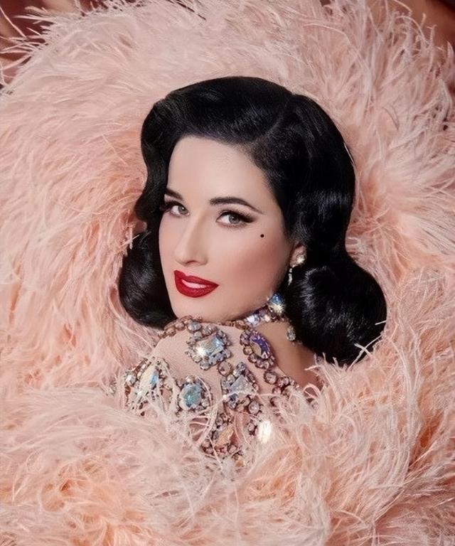 蒂塔：世界第一脱衣舞女，让男人痴迷，让女人惊叹，魅力四射