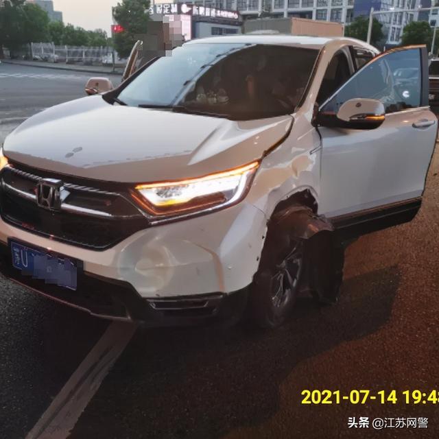 江苏苏州:当“闯红灯”的遇上“开小差”的,结果……