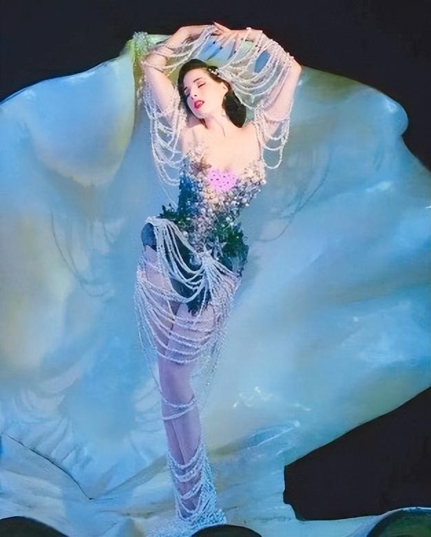 蒂塔：世界第一脱衣舞女，让男人痴迷，让女人惊叹，魅力四射