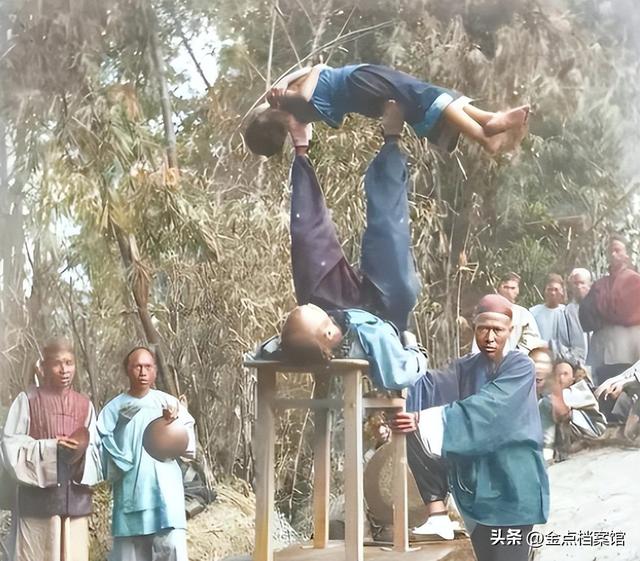 罕见老照片:洋人拍摄日本女裙底,慰安妇发怒咬断鬼子下体