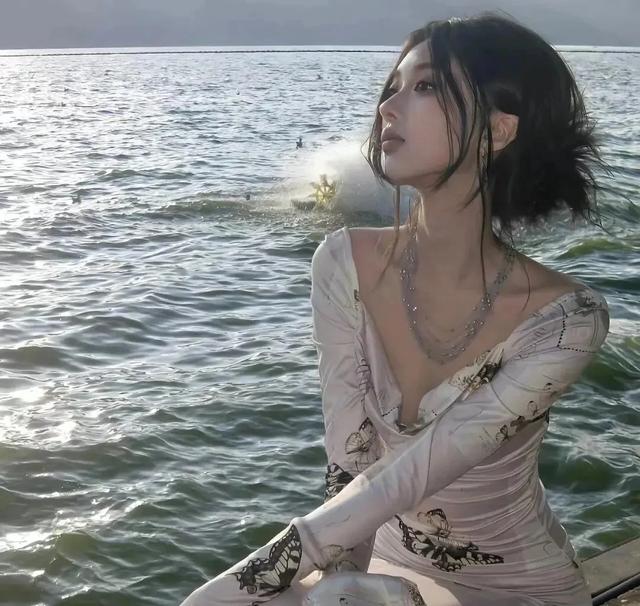 性感妩媚美女头像——展现自己的成熟