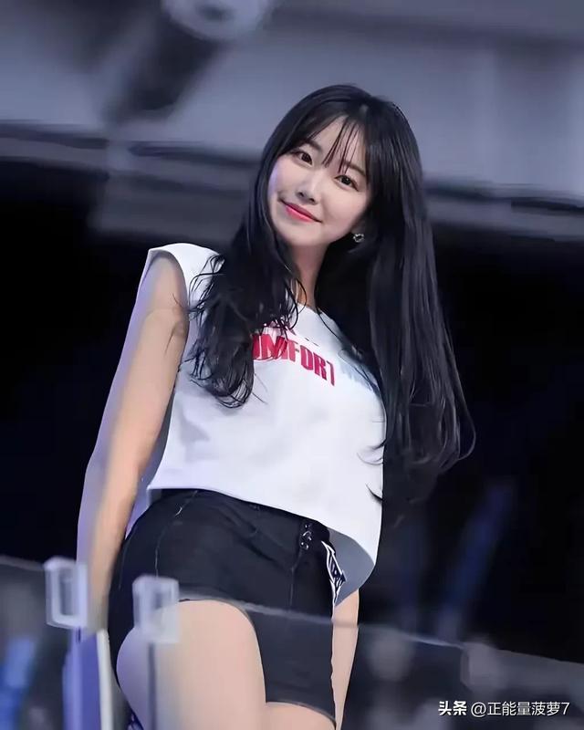韩国啦啦队的美少女!场上舞动青春,场下个个乖宝宝